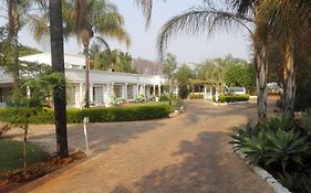 Heatherdale Guesthouse & Shuttle Services